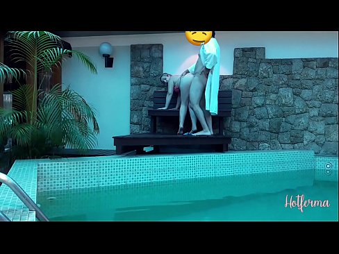 ❤️ Inaanyayahan ni Boss ang kasambahay sa pool, ngunit hindi napigilan ang init super porn sa amin
